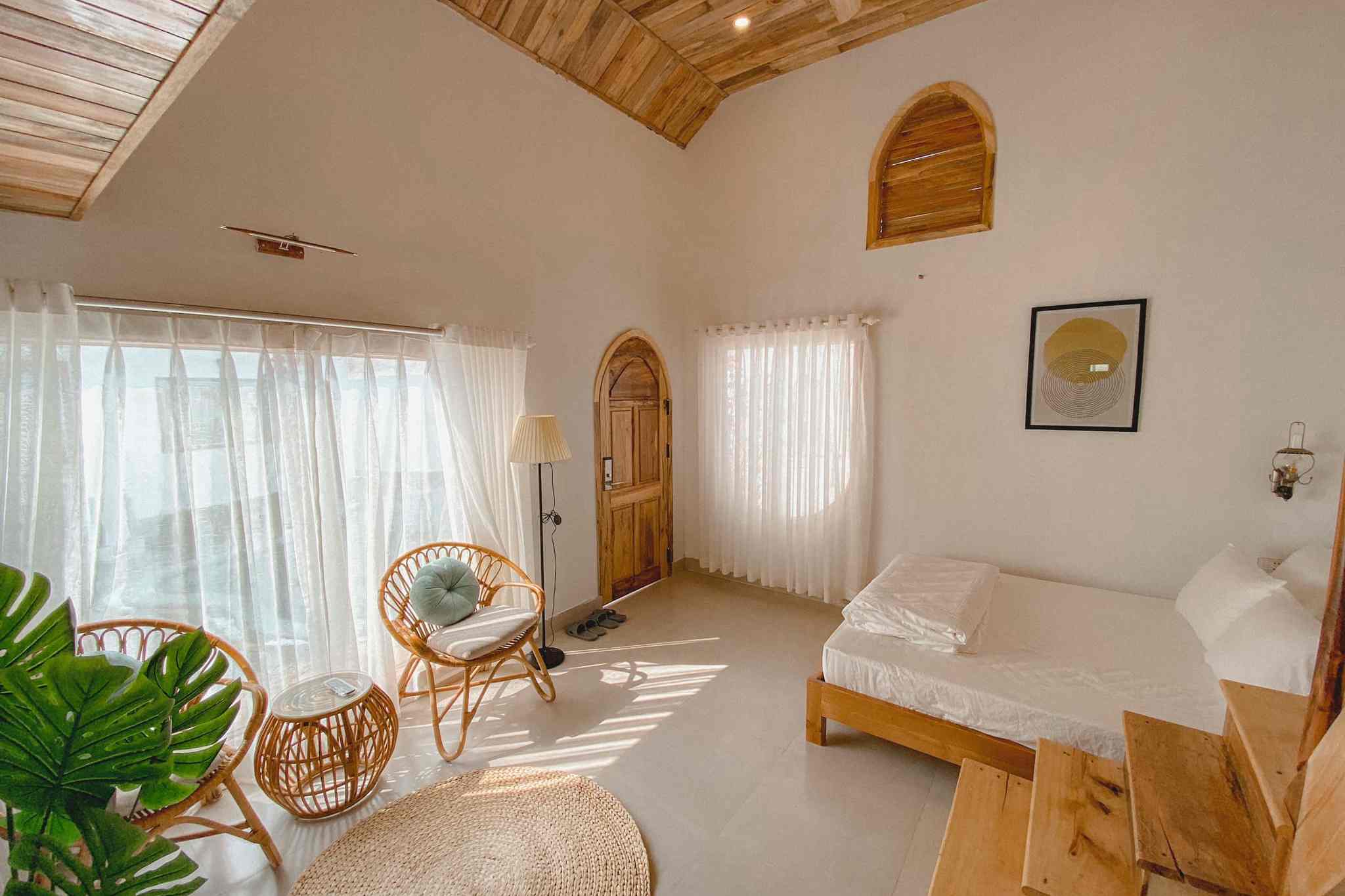 Thiết kế homestay phong cách Scandinavian sử dụng màu trắng chủ đạo